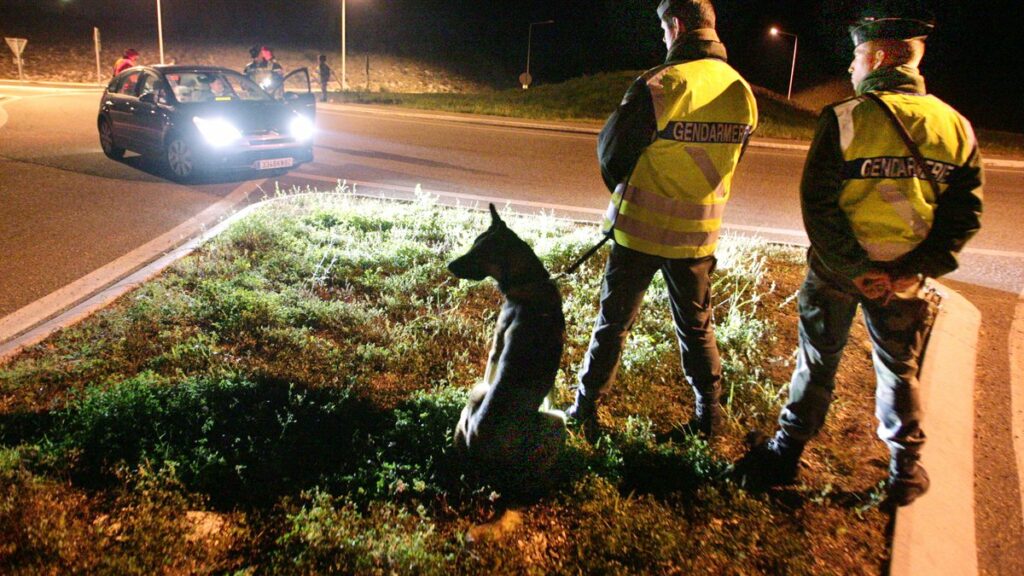 Controles de gendarmerie - illustration article presse