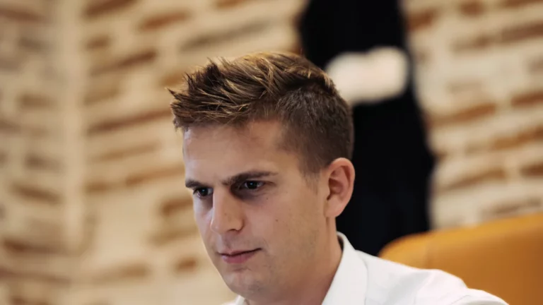Me Daniel MOLINA préparant un dossier pénal au cabinet, à Toulouse